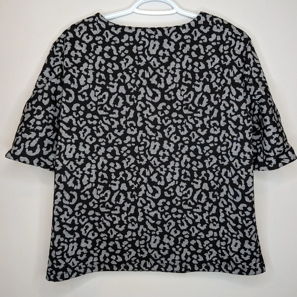 Banana Republic Black & Silver Grey Leopard Print Dressy Top Short Sleeve Medium - Picture 2 of 7